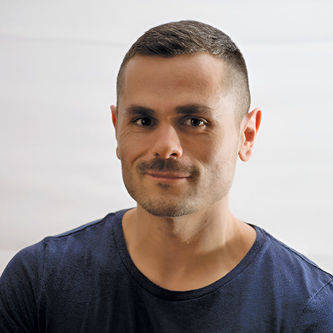 Trapped in the Tar Pit: How Paleontologists Unearthed a City's Prehistoric Past by Jessica Stremer (Author), Alexander Vidal (Illustrator)