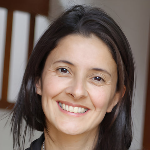 Conoce a los Momokis (Spanish Edition) (Part of: Los Momokis- 3 books) by Claudia Rueda