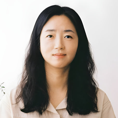 Every Day I Read: 53 Ways to Get Closer to Books  by Hwang Bo-reum