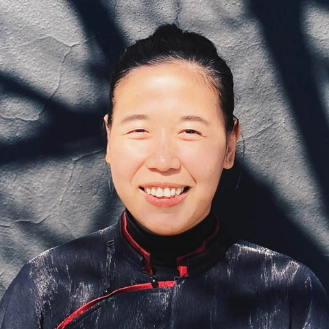 Sparkles for Sunny: A Lunar New Year Story by Sylvia Chen (Author), Thai My Phuong (Illustrator)